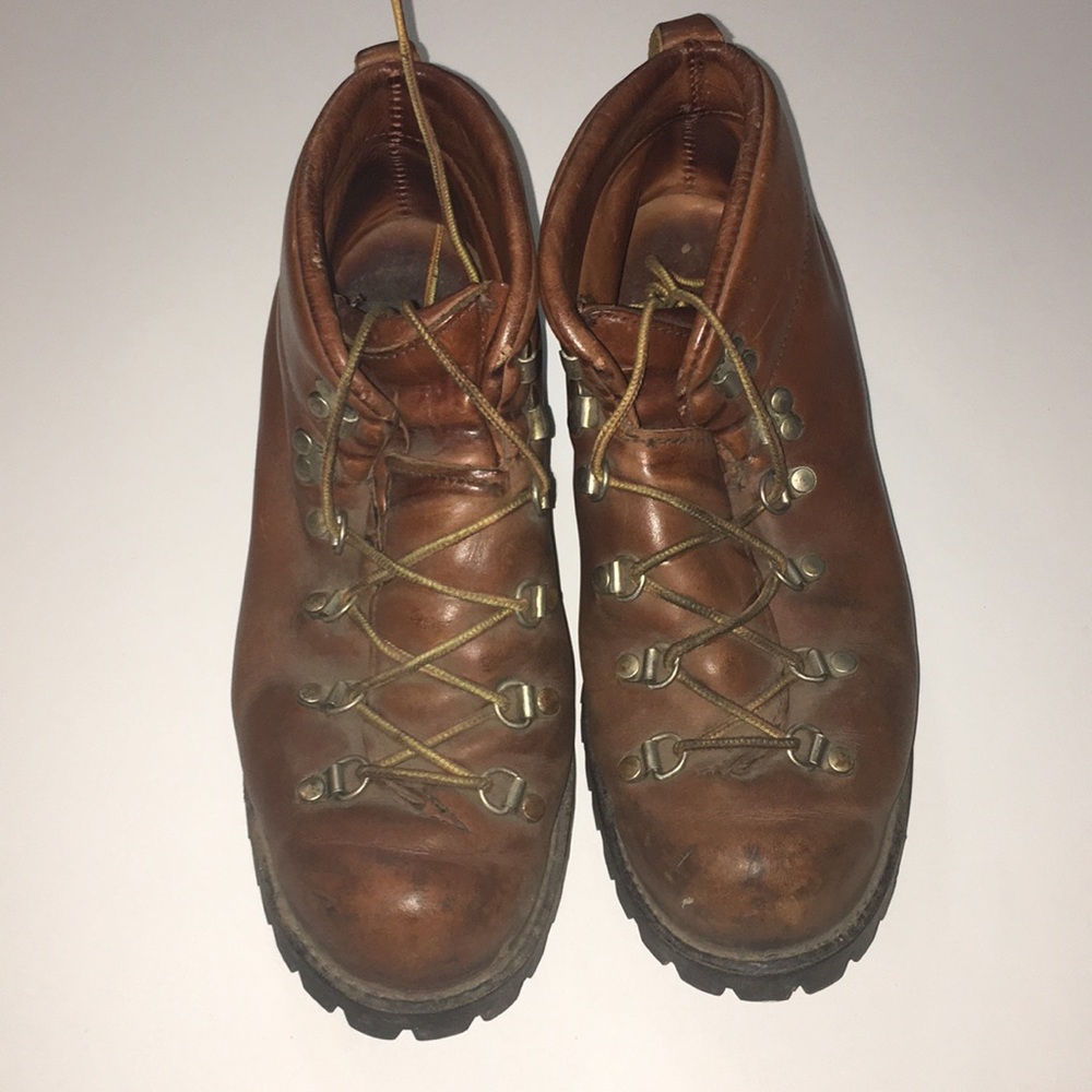 Vibrant snow boots
